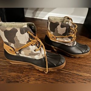 Women’s Sperry Boots - Camo Size 7 — EUC!